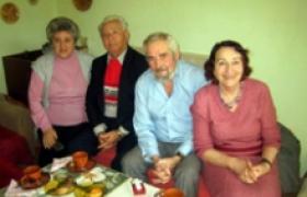 Райчеви намерили своите нови приятели Хари и Еми на разходка в гората.